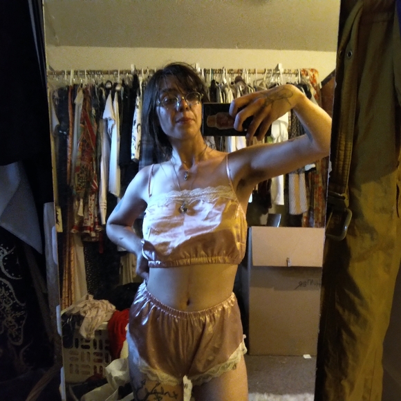 🌊meet yr seller!🌊 - Picture 2 of 7